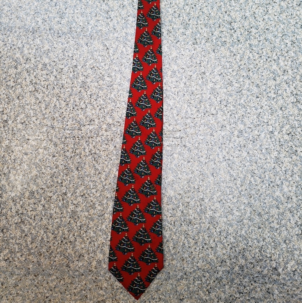 Christmas Tree Tie - Picture 2 of 4